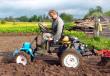 Vyrábíme domácí mini traktor z pojízdného traktoru vlastníma rukama - pokyny krok za krokem, video