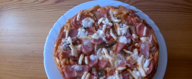 Пицца в мультиварке без. Пицца в мультиварке – домашний повар из Италии. Пицца с колбасой в мультиварке