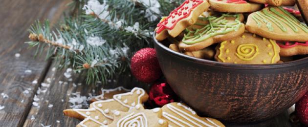 新年のジンジャーブレッド - 蜂蜜と生姜。 新年のジンジャーブレッドクッキー - 飾りにもお土産にも、そしてシンプルにおいしい！ 新年のジンジャーブレッドの伝統的で豪華なレシピ 新年の願いを込めたジンジャーブレッドクッキー