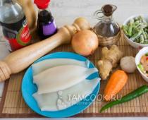イカ：調理の秘密 イカの米と野菜の詰め物